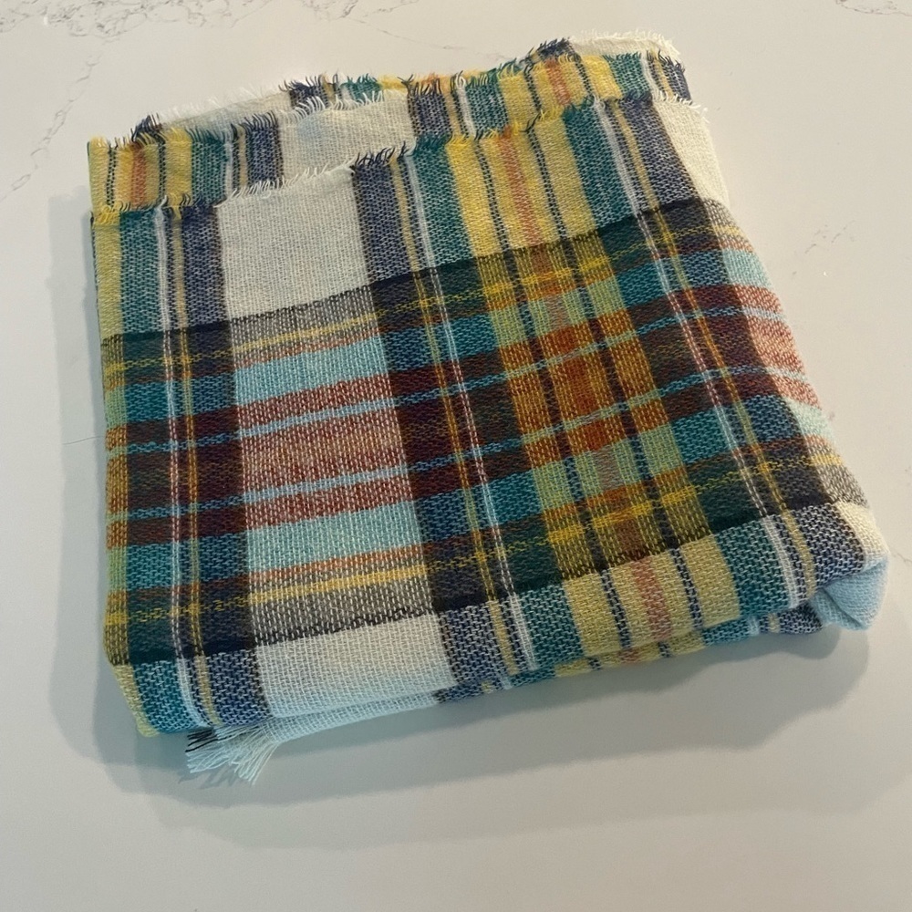 Steve Madden rawhem plaid blanket scarf.Huge! 4.5’ x 4.5’ Versatile, knit, warm! - Picture 3 of 8